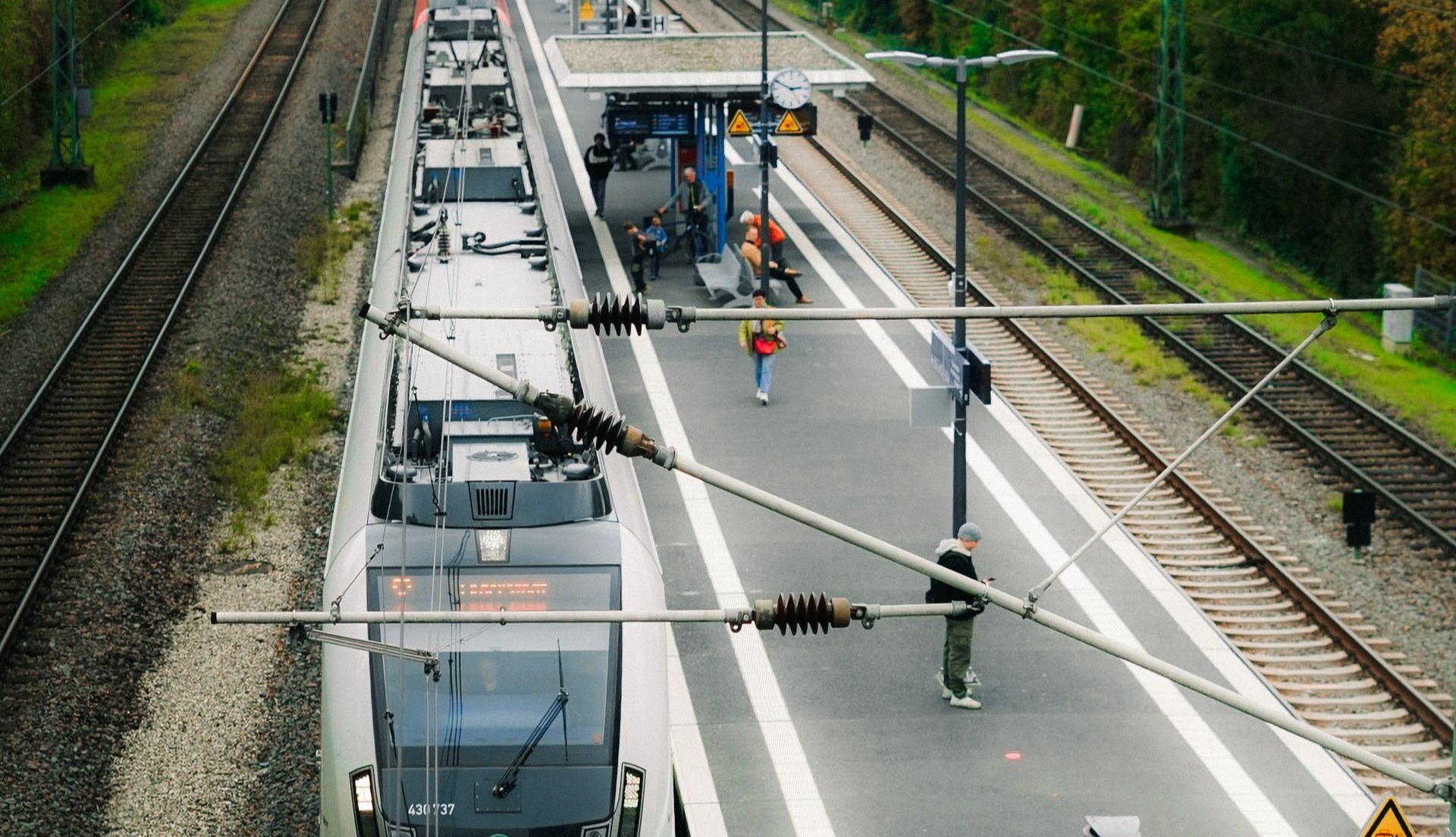 Erden bzw. Bahnerden von spannungsführenden Oberleitungen